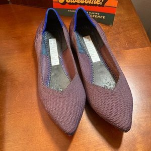 EUC Rothys Points in Mulberry!